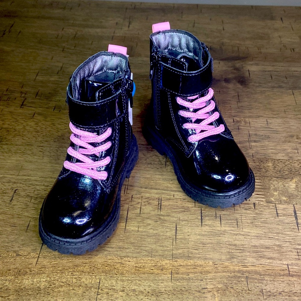 Kids/toddler boots with zipper by CARTERS